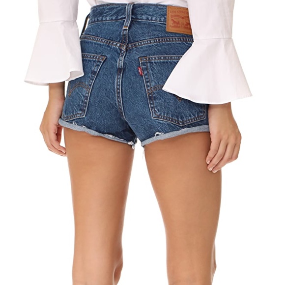 Levi’s Wedgie Fit Shorts - Picture 2 of 5
